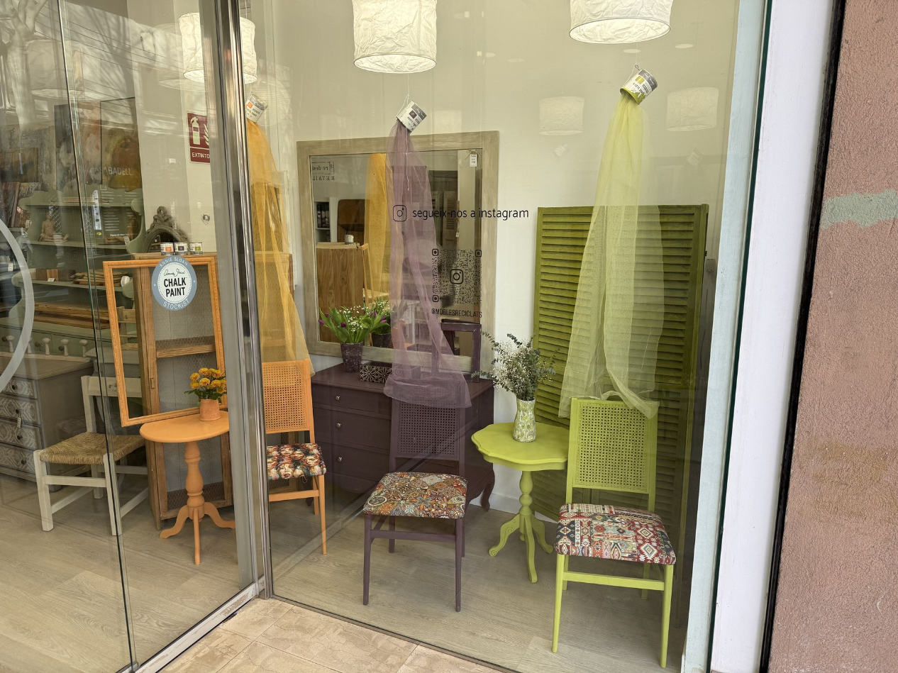 Aparador primavera Mobles Reciclats, Firle, Tyrian Plum i Barcelona Orange