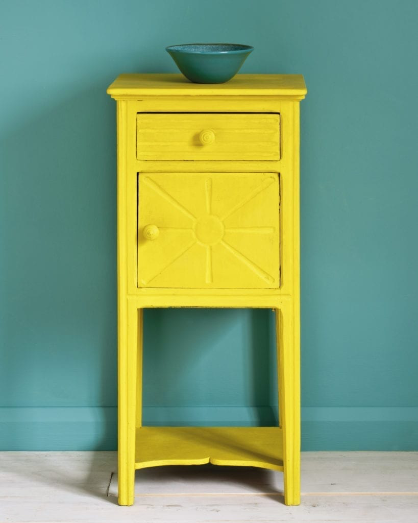 42 English-Yellow-side-table-Wall-Paint-in-Provence-1600.webp