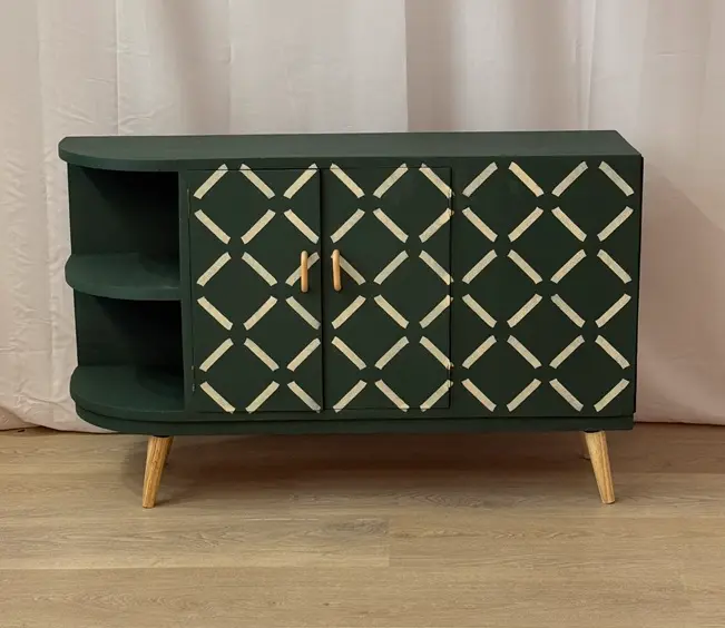 Moble bufet pintat amb stencil