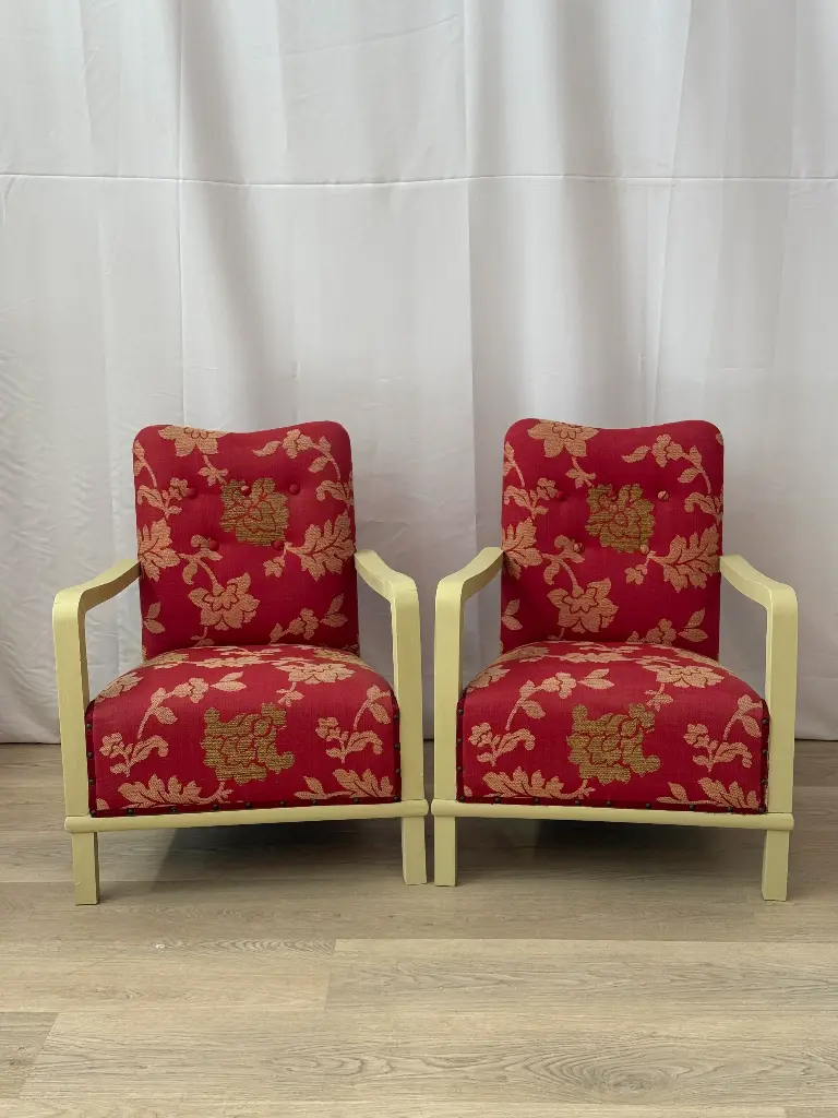 Sillonet tapissat vermell