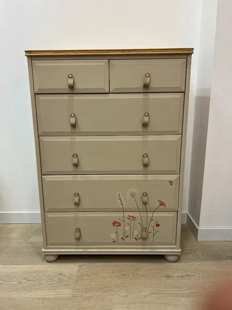 Calaixera Ikea pintada amb stencil