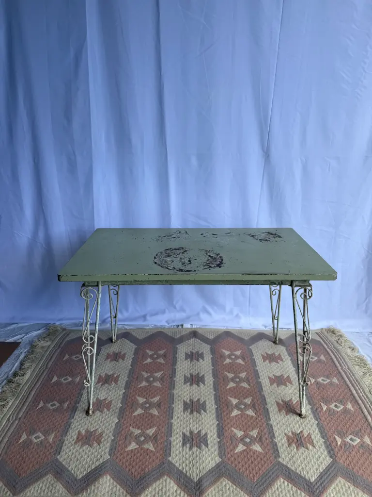 Taula exterior metàl·lica