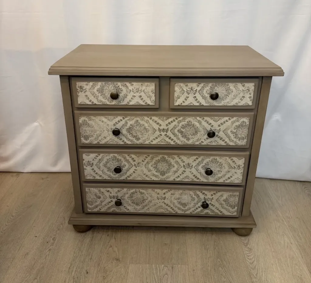 Chest of drawers