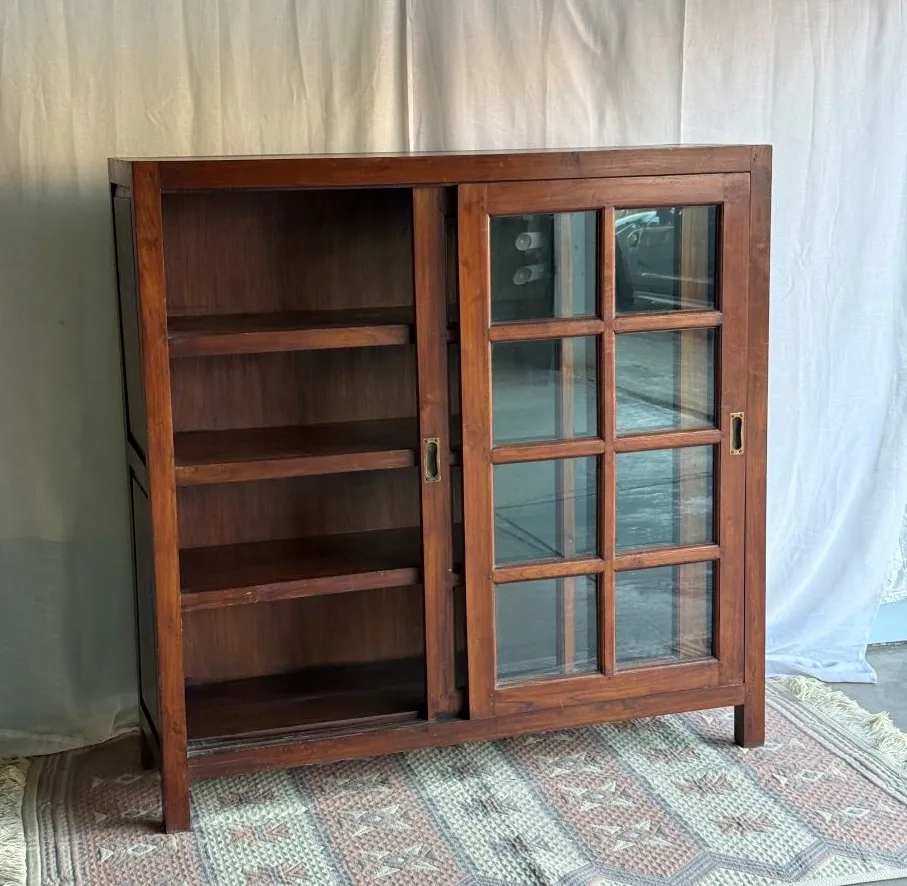 [F0434] Display cabinet